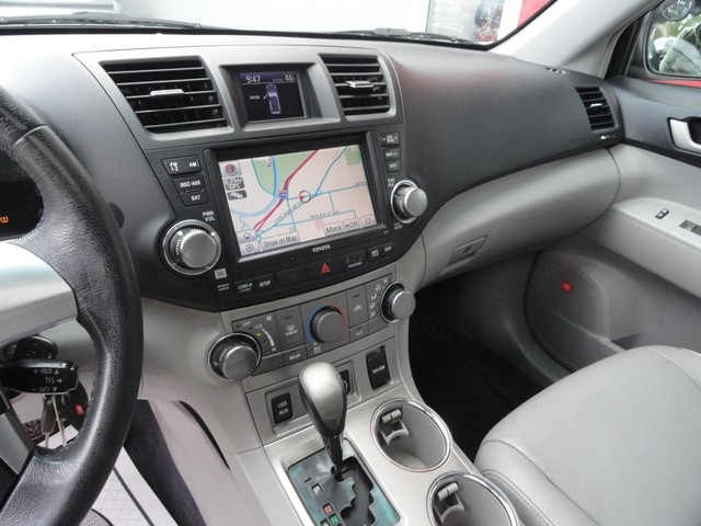 Toyota Highlander 4WD 4dr V6 Base (Natl) 2011