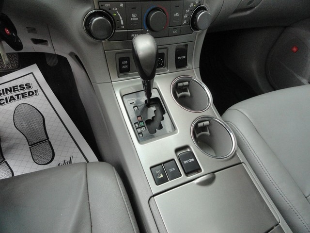 Toyota Highlander 4WD 4dr V6 Base (Natl) 2011