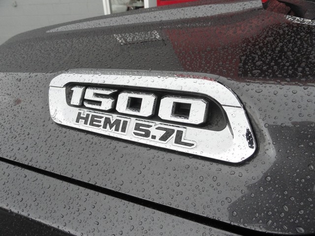 RAM 1500 Laramie 4x4 Quad Cab 6'4" Box 2019