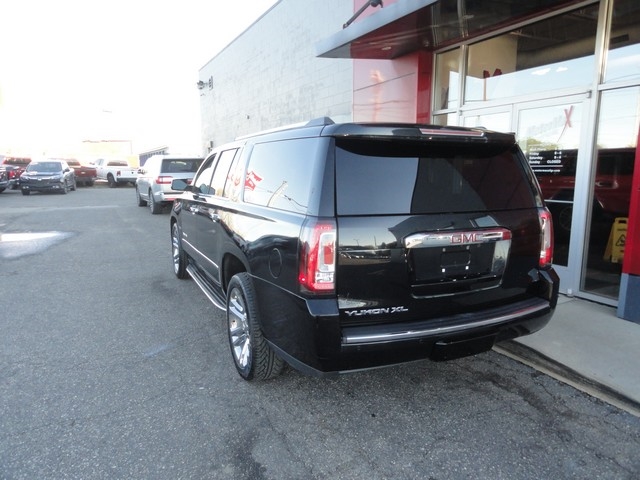 GMC Yukon XL 4WD 4dr Denali 2017