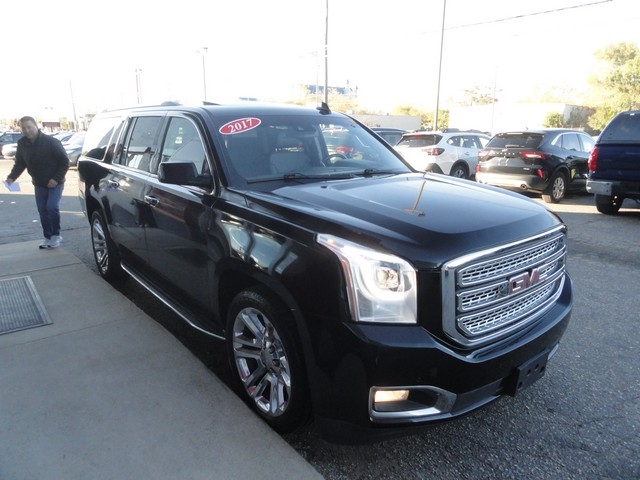 GMC Yukon XL 4WD 4dr Denali 2017
