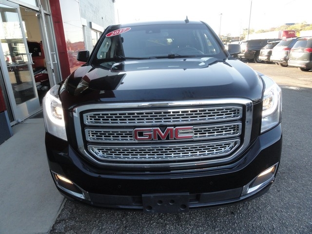 GMC Yukon XL 4WD 4dr Denali 2017