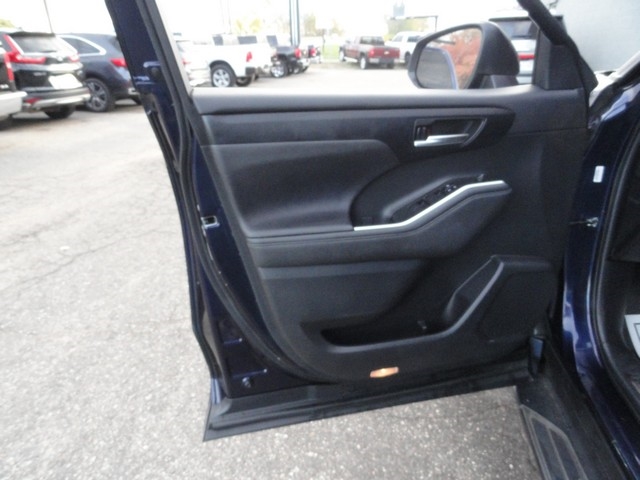 Toyota Highlander Hybrid XLE AWD (Natl) 2023