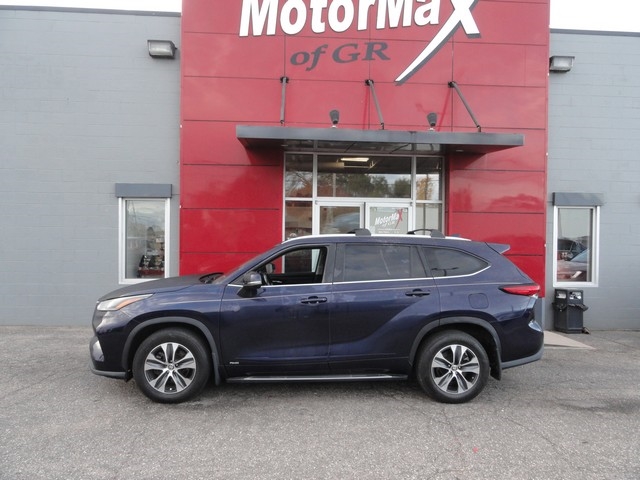 Toyota Highlander Hybrid XLE AWD (Natl) 2023