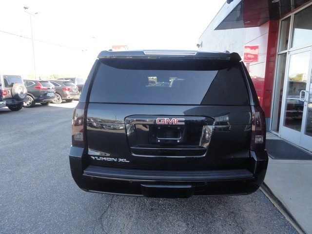 GMC Yukon XL 4WD 4dr SLT 2017