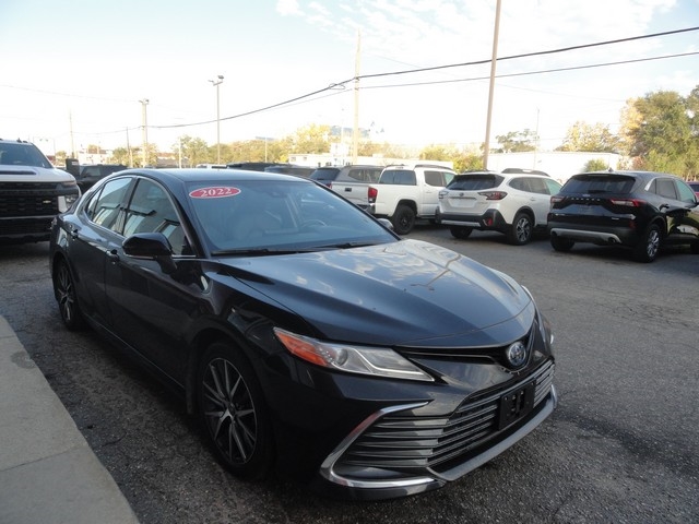 Toyota Camry Hybrid XLE CVT (Natl) 2022