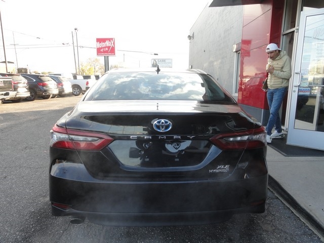 Toyota Camry Hybrid XLE CVT (Natl) 2022