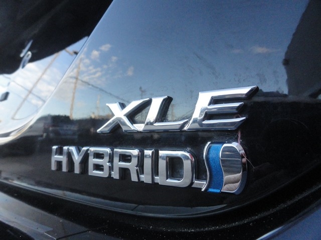 Toyota Camry Hybrid XLE CVT (Natl) 2022