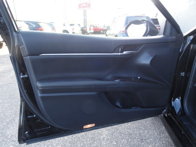 Toyota Camry Hybrid XLE CVT (Natl) 2022