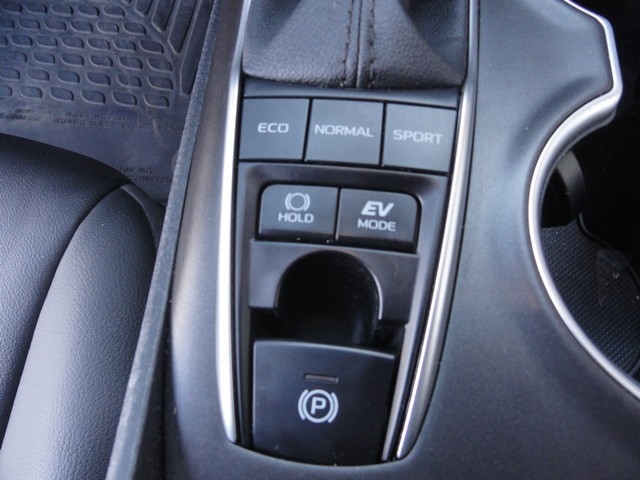 Toyota Camry Hybrid XLE CVT (Natl) 2022