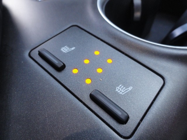 Toyota Camry Hybrid XLE CVT (Natl) 2022