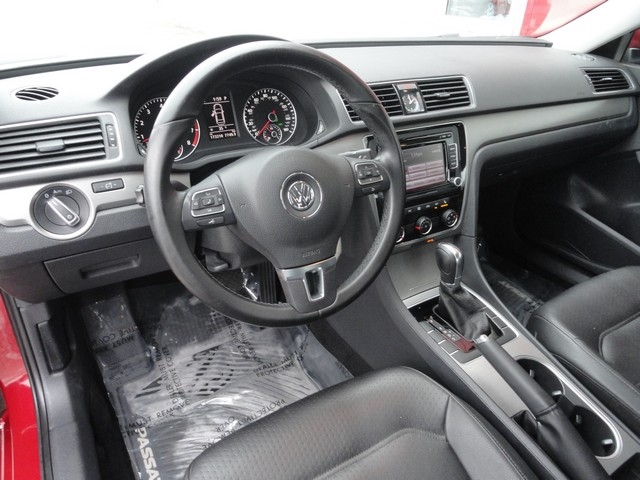 Volkswagen Passat 4dr Sdn 1.8T Auto Sport PZEV 2015