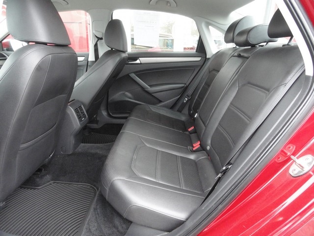 Volkswagen Passat 4dr Sdn 1.8T Auto Sport PZEV 2015