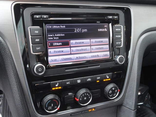 Volkswagen Passat 4dr Sdn 1.8T Auto Sport PZEV 2015