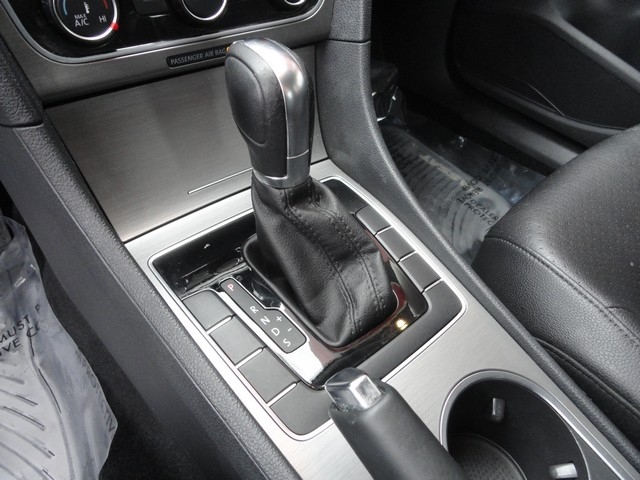 Volkswagen Passat 4dr Sdn 1.8T Auto Sport PZEV 2015