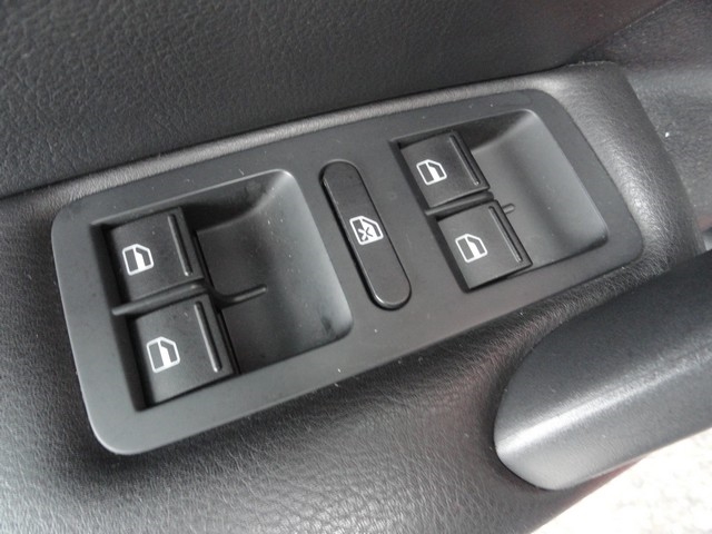 Volkswagen Passat 4dr Sdn 1.8T Auto Sport PZEV 2015