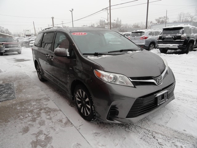 Toyota Sienna LE AWD 7-Passenger (Natl) 2019