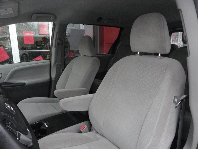 Toyota Sienna LE AWD 7-Passenger (Natl) 2019