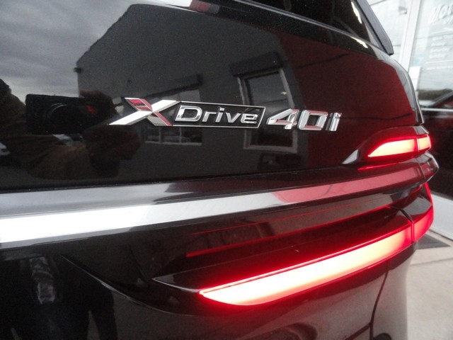 BMW X7 xDrive40i Sports Activity Vehicle 2023