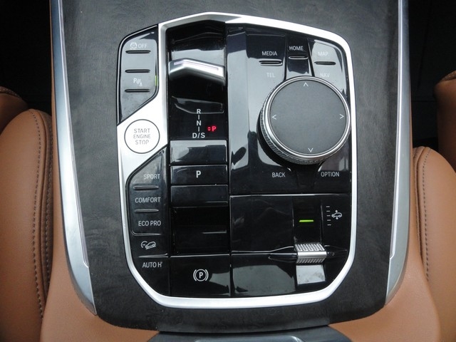 BMW X7 xDrive40i Sports Activity Vehicle 2023