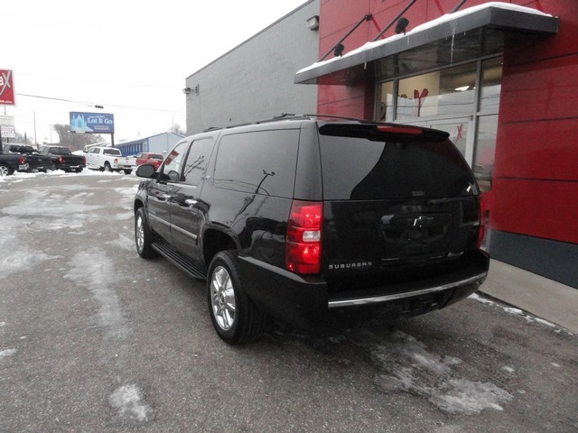 Chevrolet Suburban 4WD 4dr 1500 LTZ 2010