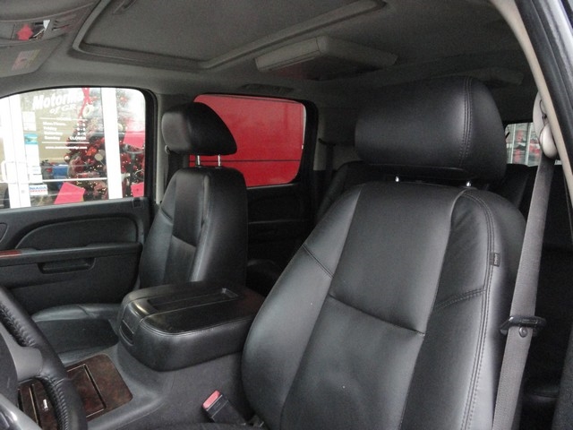 Chevrolet Suburban 4WD 4dr 1500 LTZ 2010