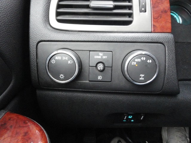 Chevrolet Suburban 4WD 4dr 1500 LTZ 2010