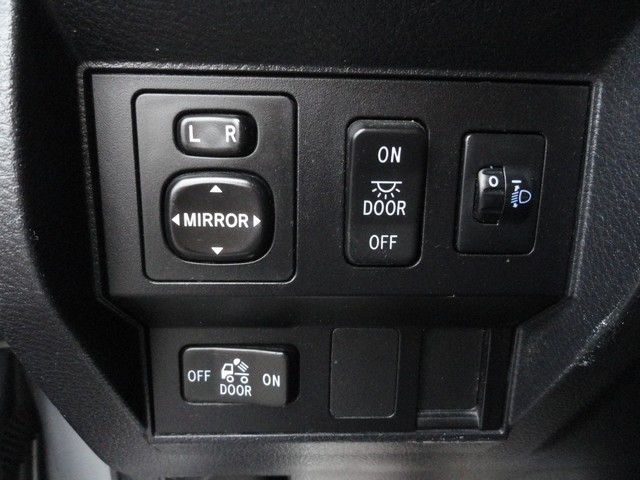 Toyota Tundra 4WD TRD Pro Double Cab 6.5' Bed 5.7L (Natl) 2017