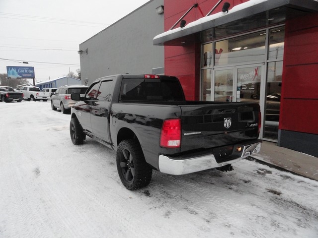 RAM 1500 4WD Crew Cab 140.5" Outdoorsman 2016