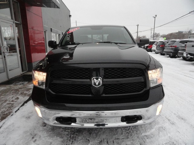 RAM 1500 4WD Crew Cab 140.5" Outdoorsman 2016