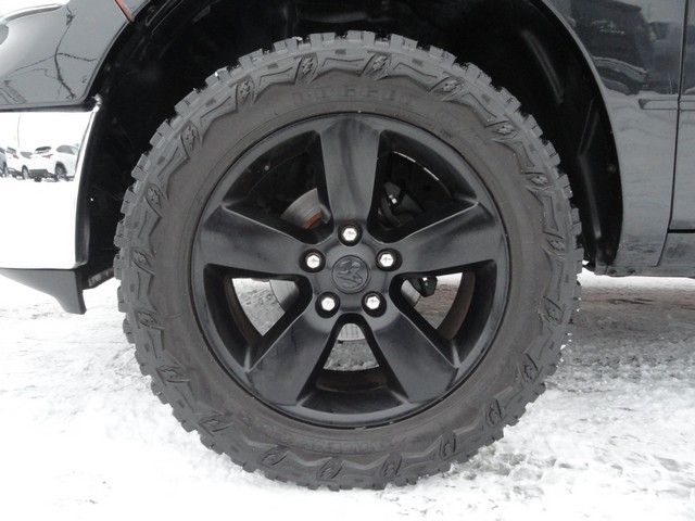 RAM 1500 4WD Crew Cab 140.5" Outdoorsman 2016