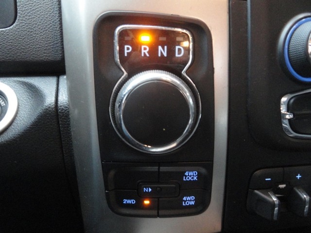 RAM 1500 4WD Crew Cab 140.5" Outdoorsman 2016