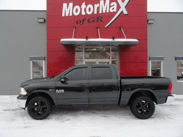 RAM 1500 4WD Crew Cab 140.5" Outdoorsman 2016