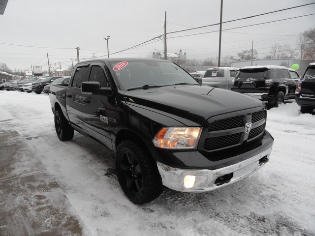 RAM 1500 4WD Crew Cab 140.5" Outdoorsman 2016