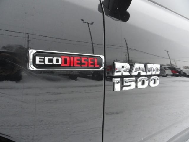 RAM 1500 4WD Crew Cab 140.5" Outdoorsman 2016