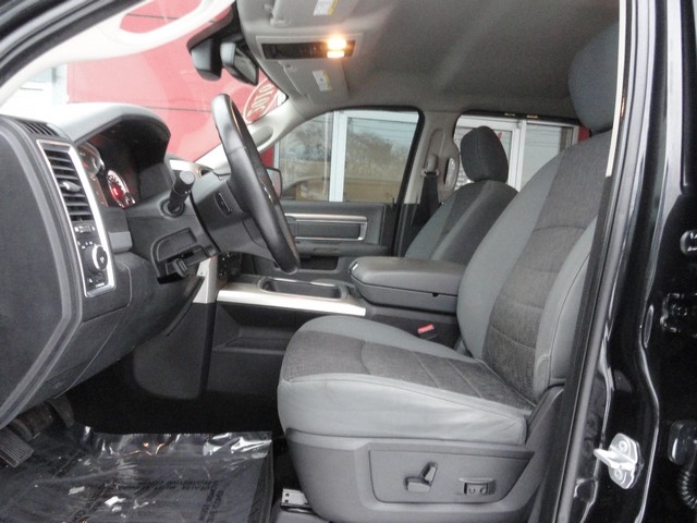 RAM 1500 4WD Crew Cab 140.5" Outdoorsman 2016