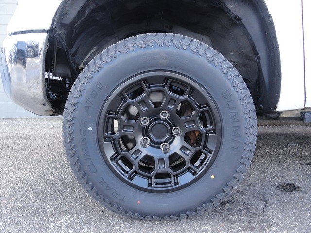 Toyota Tundra 4WD Truck CrewMax 5.7L V8 6-Spd AT TRD Pro (Natl) 2016