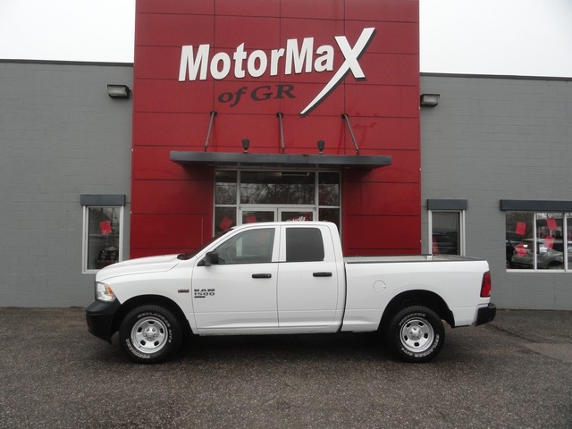 RAM 1500 Classic Tradesman 4x4 Quad Cab 6'4" Box 2022