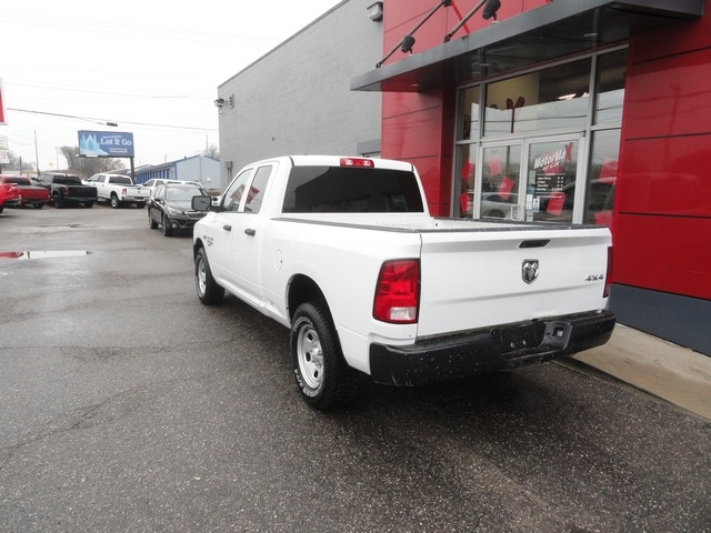 RAM 1500 Classic Tradesman 4x4 Quad Cab 6'4" Box 2022