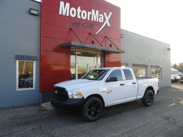 RAM 1500 Classic Tradesman 4x4 Quad Cab 6'4" Box 2022