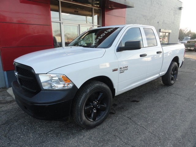 RAM 1500 Classic Tradesman 4x4 Quad Cab 6'4" Box 2022