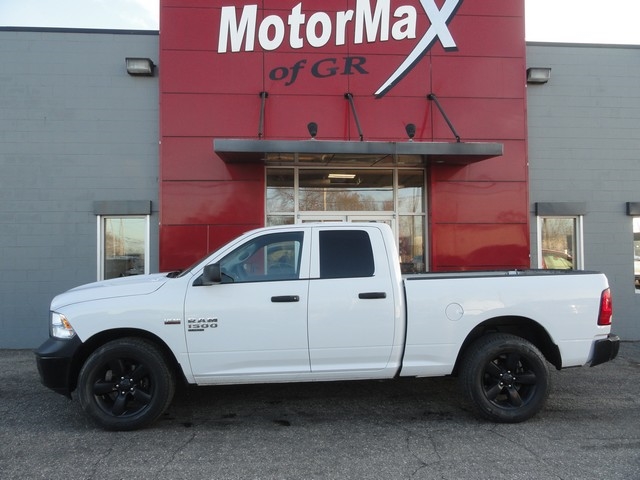 RAM 1500 Classic Tradesman 4x4 Quad Cab 6'4" Box 2022
