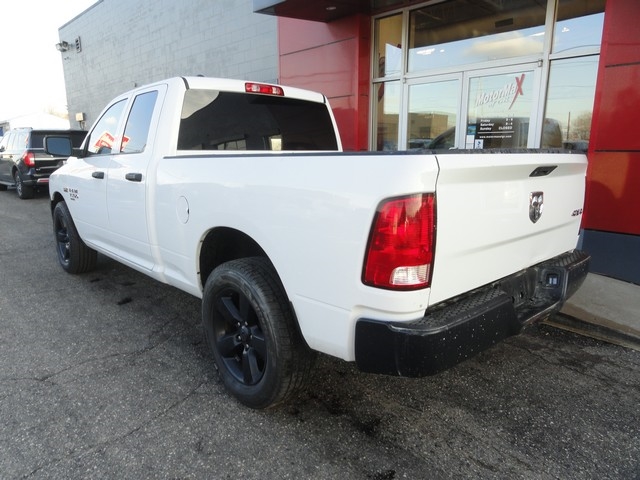 RAM 1500 Classic Tradesman 4x4 Quad Cab 6'4" Box 2022