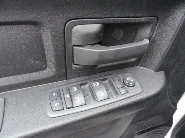 RAM 1500 Classic Tradesman 4x4 Quad Cab 6'4" Box 2022