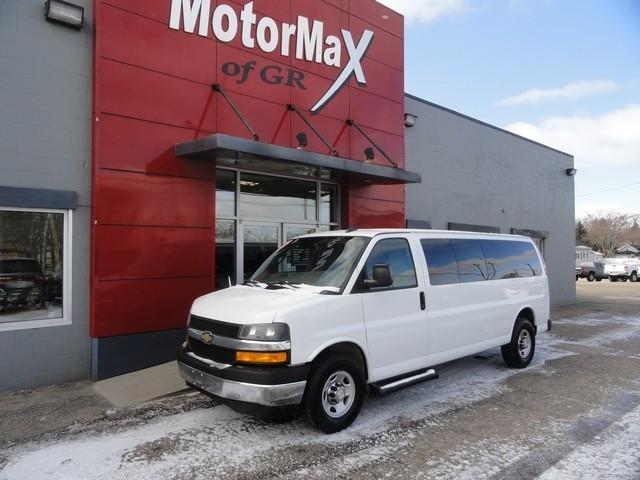 Chevrolet Express Passenger RWD 3500 155" LT 2019