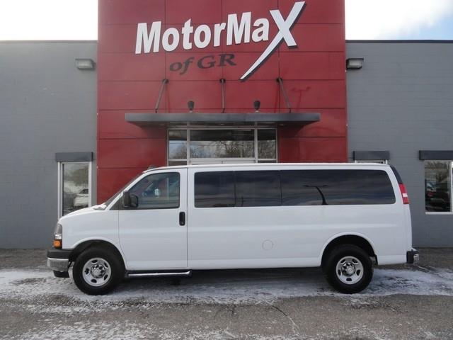 Chevrolet Express Passenger RWD 3500 155" LT 2019