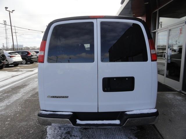 Chevrolet Express Passenger RWD 3500 155" LT 2019
