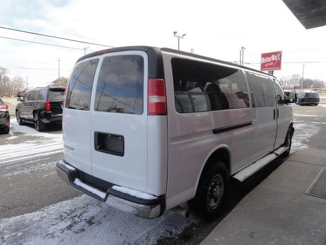 Chevrolet Express Passenger RWD 3500 155" LT 2019