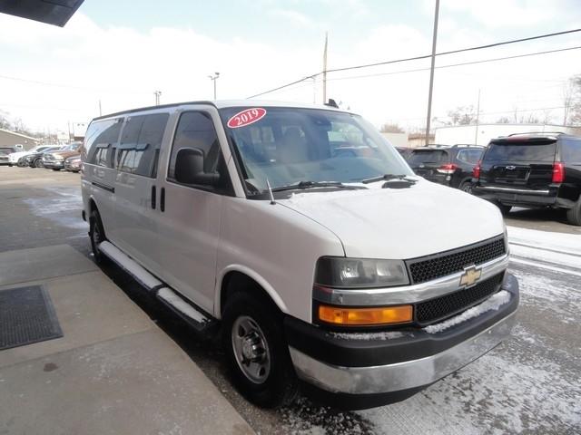 Chevrolet Express Passenger RWD 3500 155" LT 2019