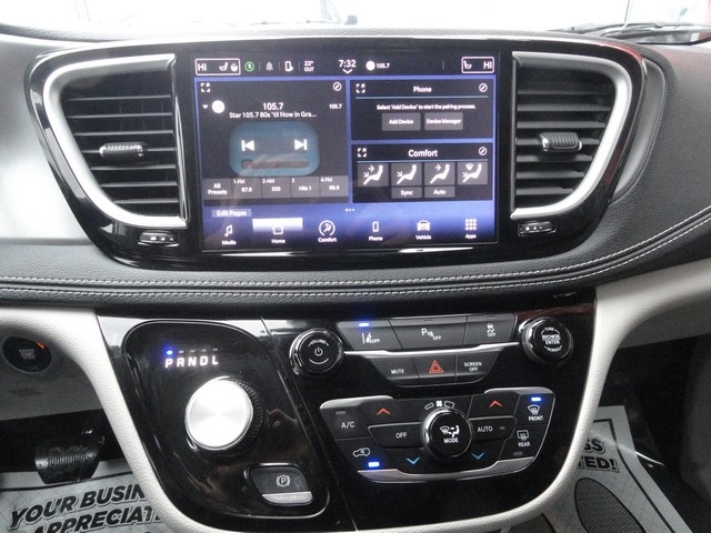 Chrysler Pacifica Hybrid Touring L FWD 2023